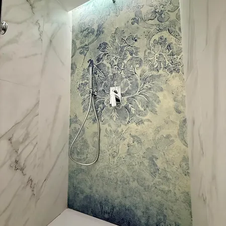 Albanese Luxury 恩佩多克莱港